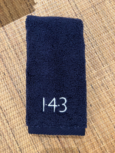 143 Fingertip Towel - White w/ Navy