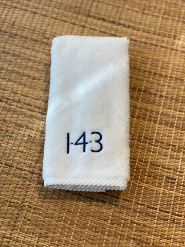 143 Fingertip Towel - White w/ Navy