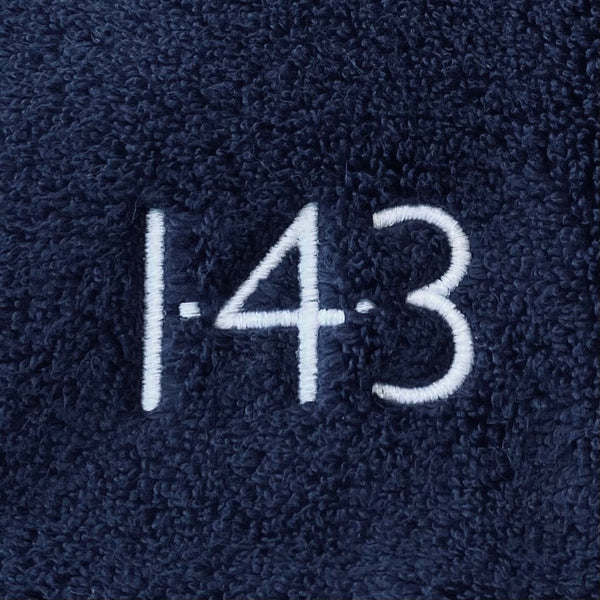 143 Fingertip Towel - White w/ Navy